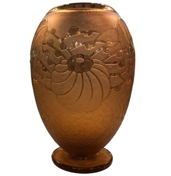 Antigüedad, vaso de vidrio firmado con diseño floral