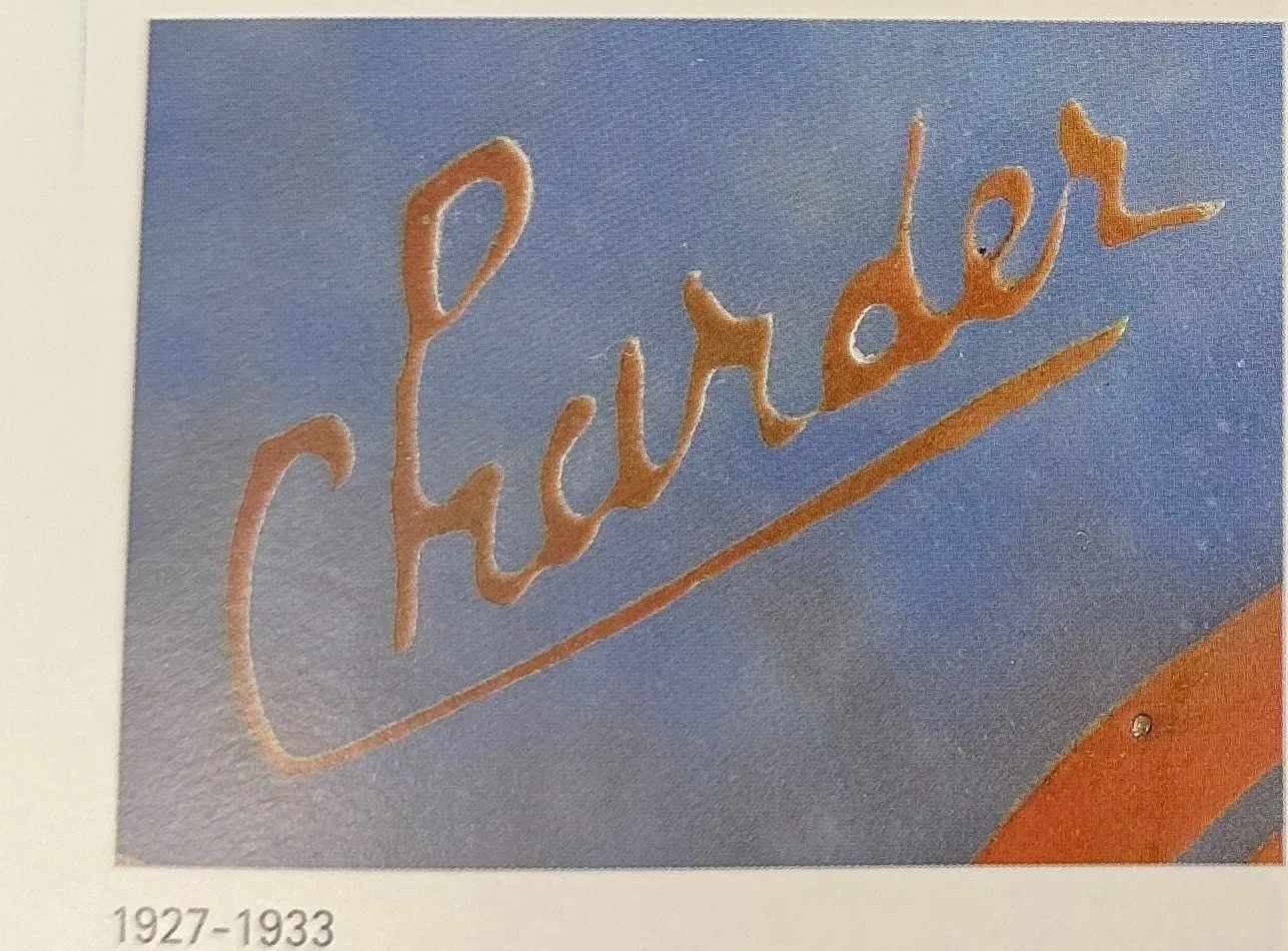 독특한 서명이 있는 고전 서명된 유리잔(Charder)