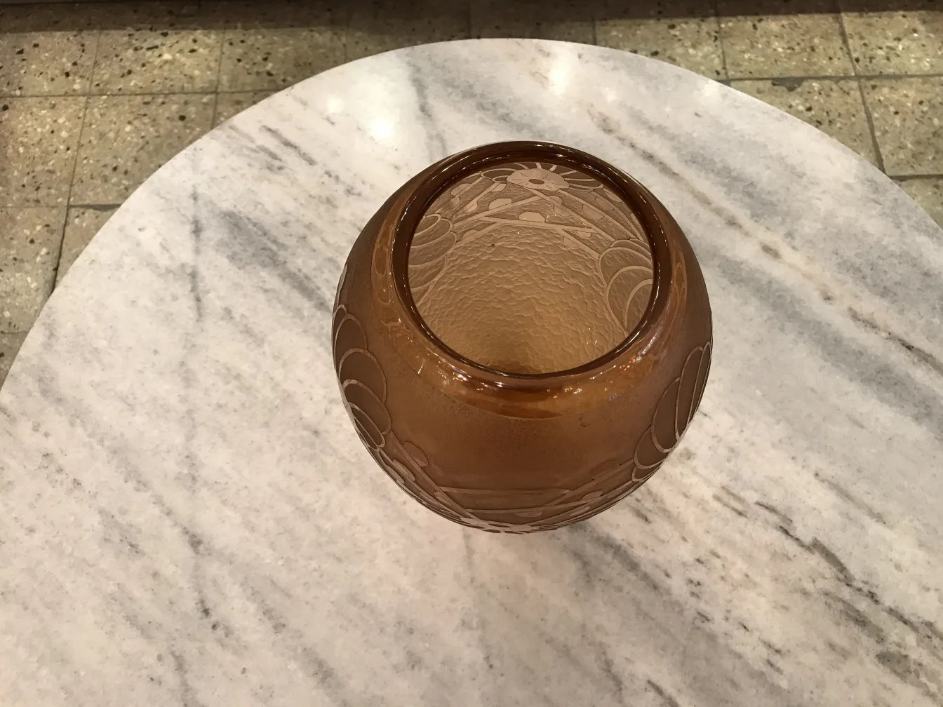 古董签名玻璃（Charder），顶部细节视图。