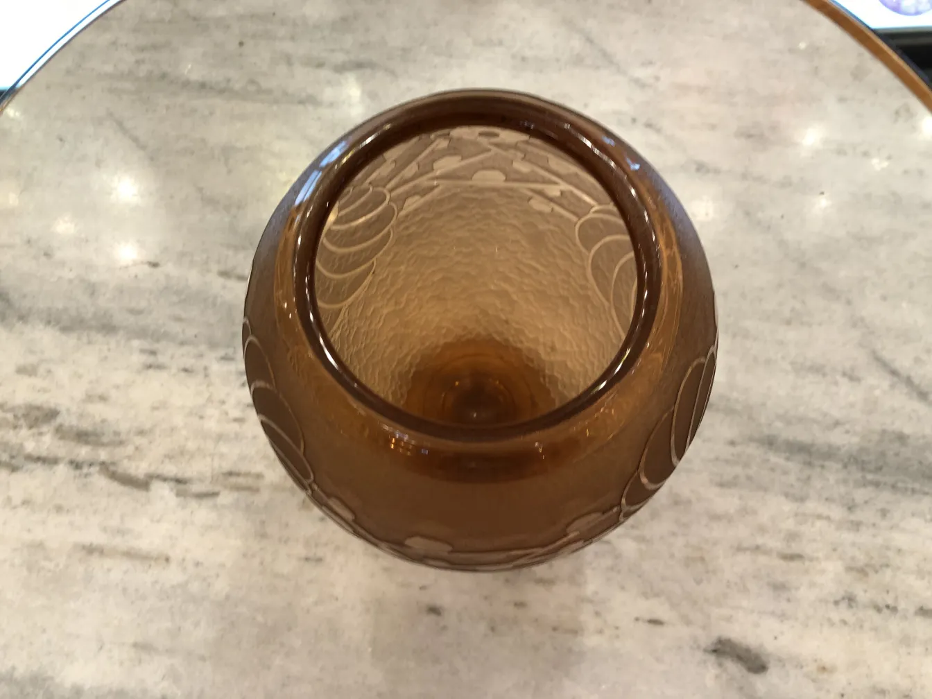 vidrio marrón con patrón de diseño, antigüedad Charder