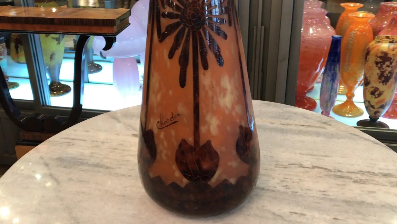 Verre signé Charder avec décoration florale, antiquité