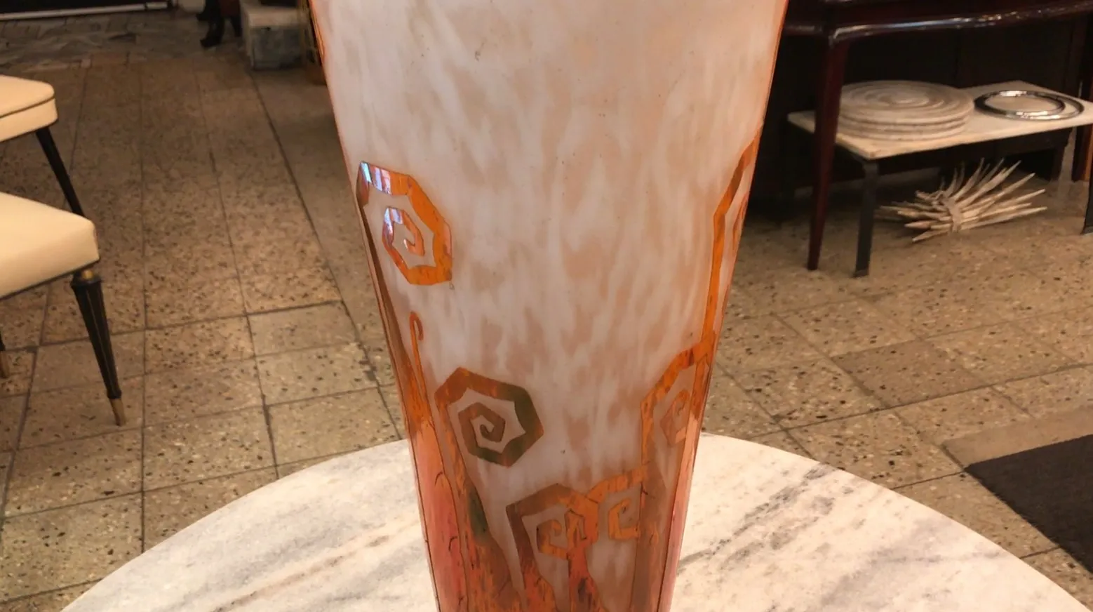 Antiguo vaso de vidrio firmado Charder con decoración