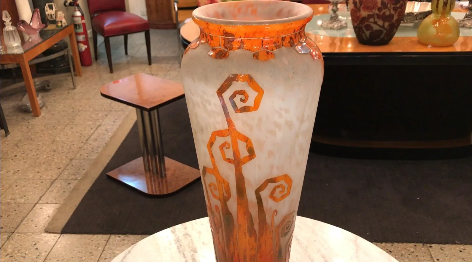 Antikes vase mit orangefarbenen Mustern, Charder