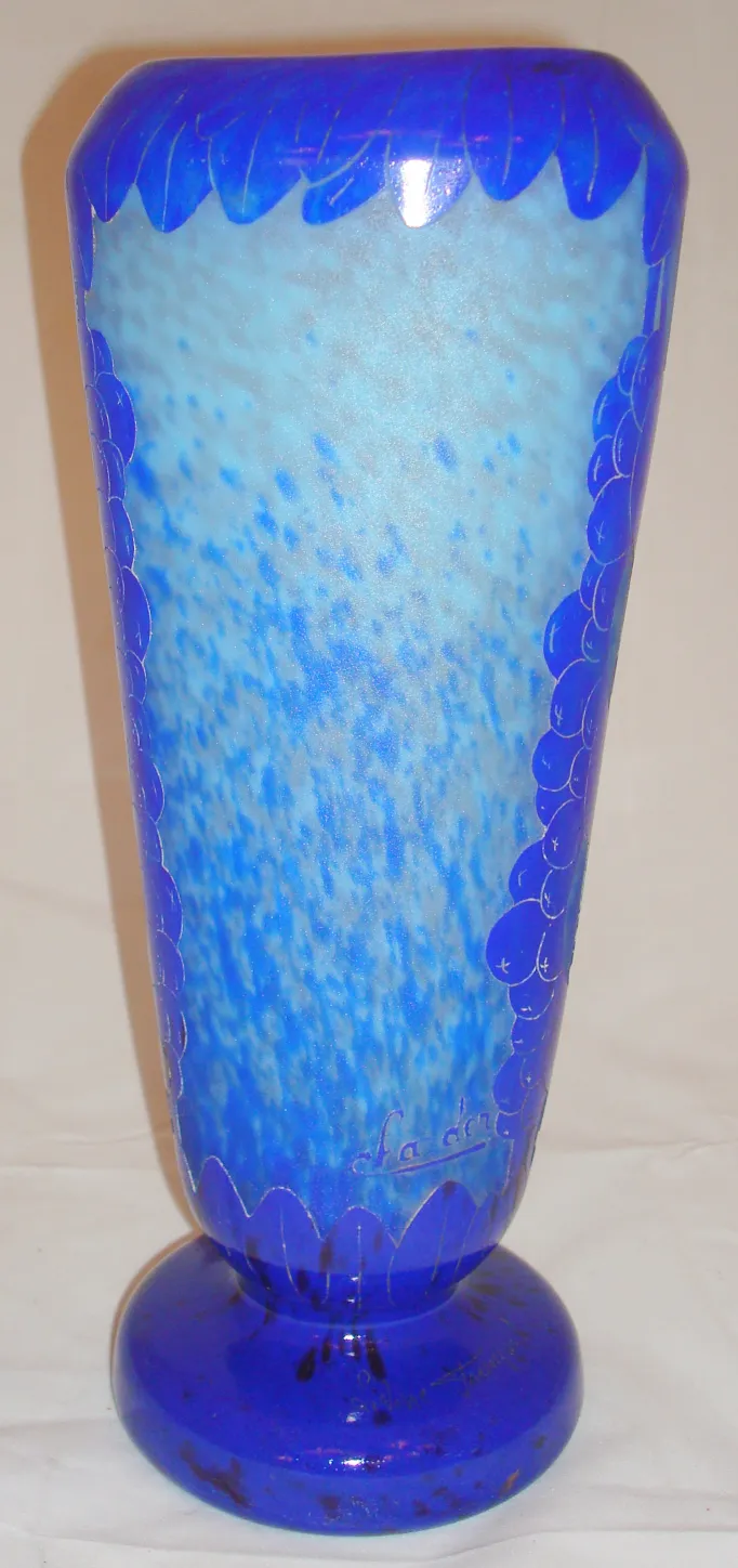 Verre ancien signé par Charder avec un motif bleu