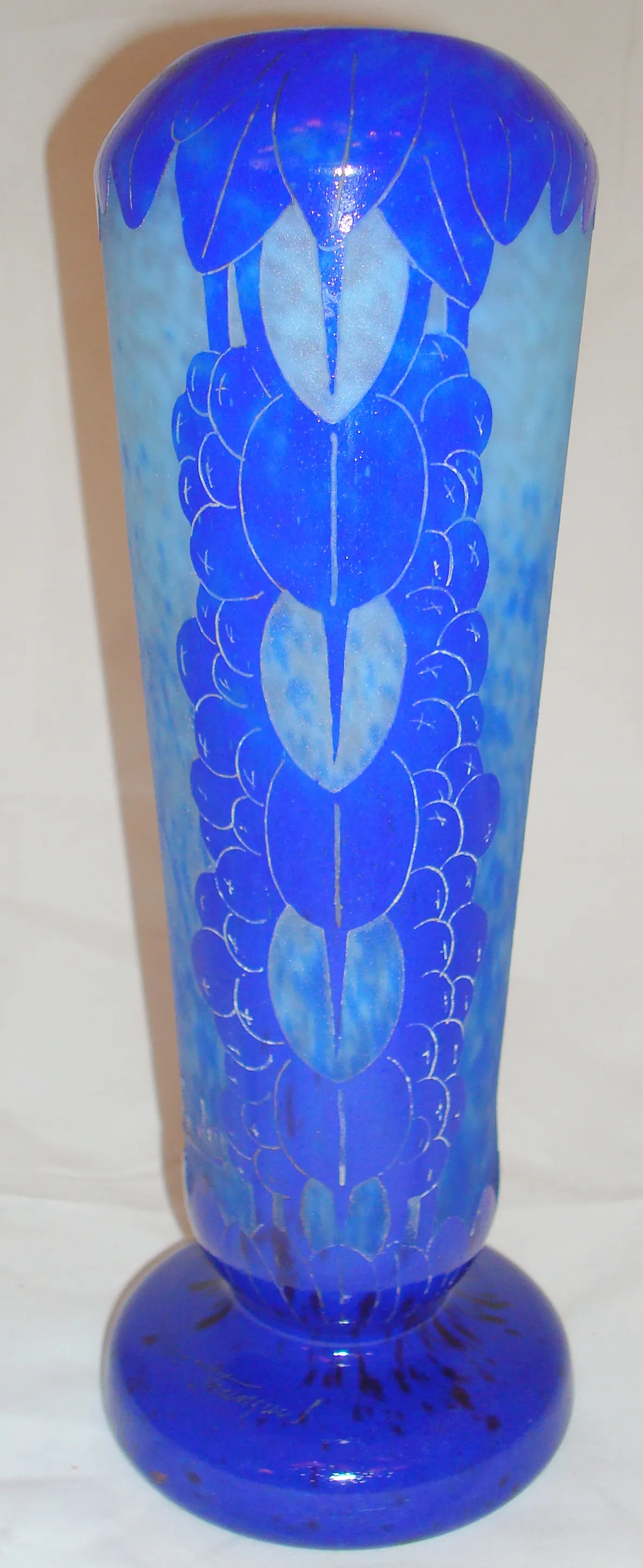 Verre signé Charder décoratif bleu avec motif floral