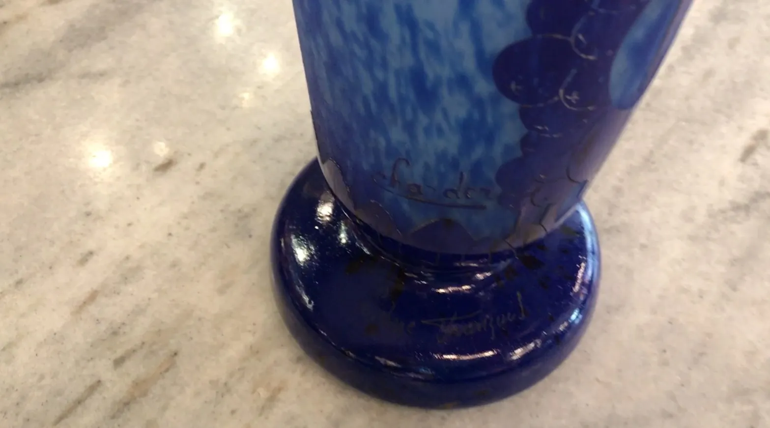 SIGNED GLASS Charder on a light and elegant background with light effects.