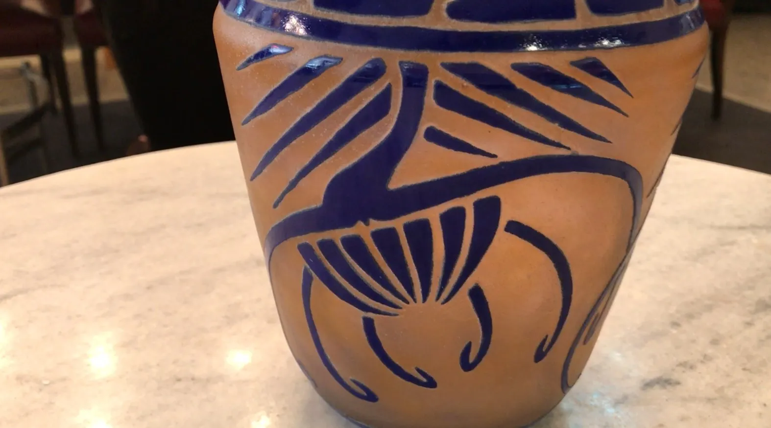 Verre signé Charder avec décoration bleue, antiquité