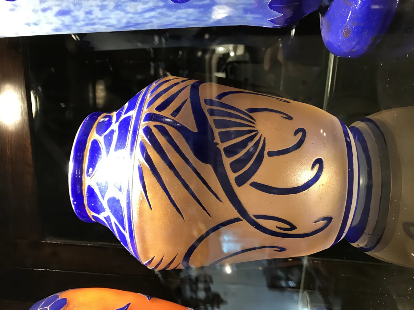 Verre ancien signé Charder avec décoration bleue et orange