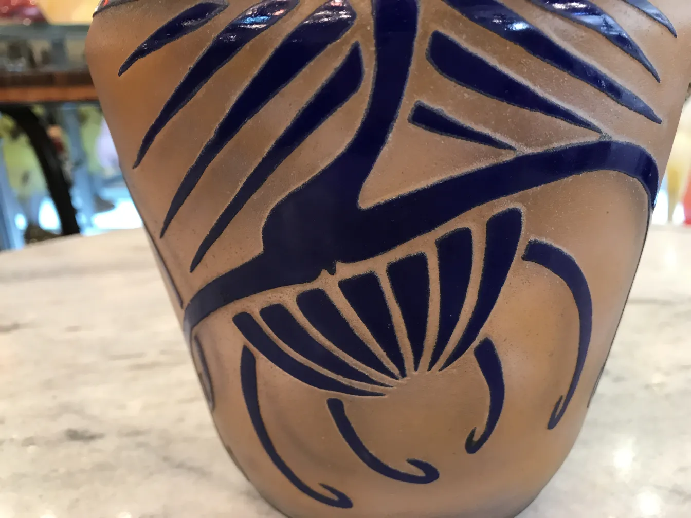 Vidrio antiguo firmado Charder con diseño decorativo azul