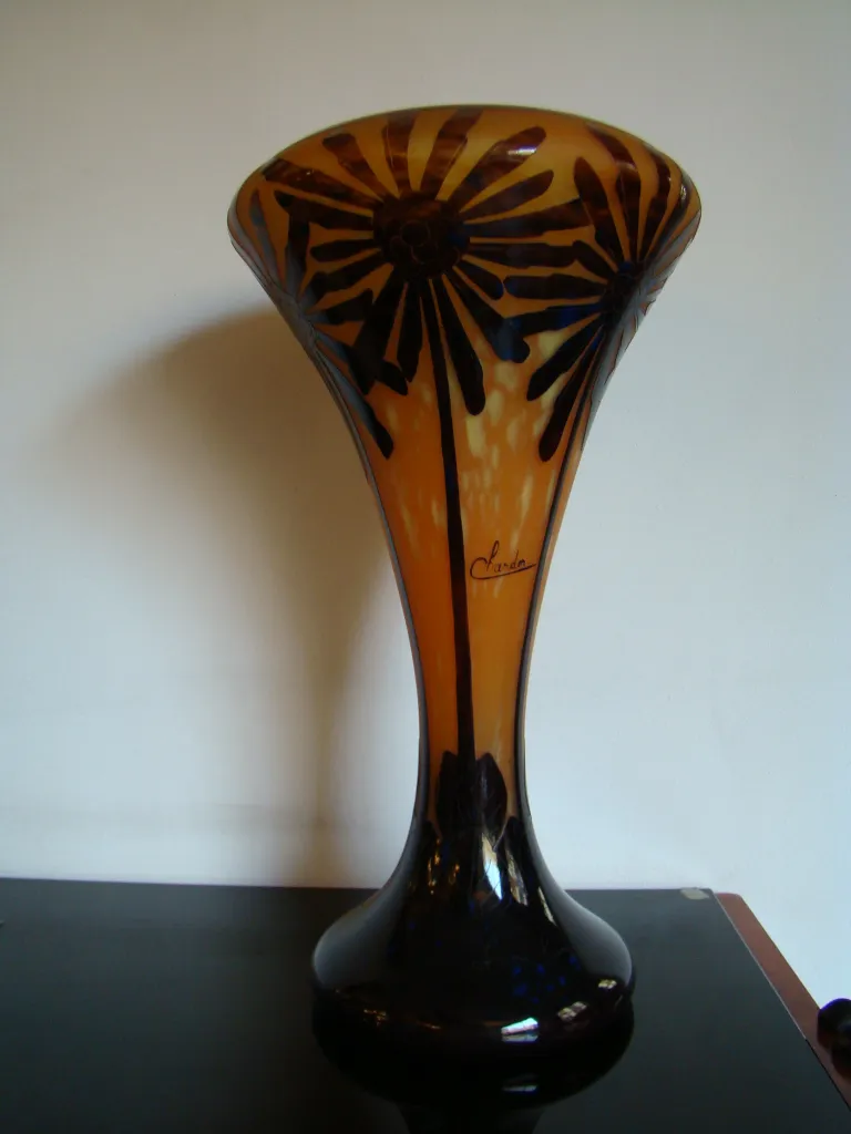 vidro charder antigo com design de flores amarelas