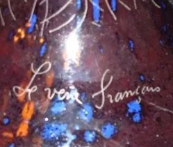 altes Glas mit Unterschrift Charder, leuchtende Farben.