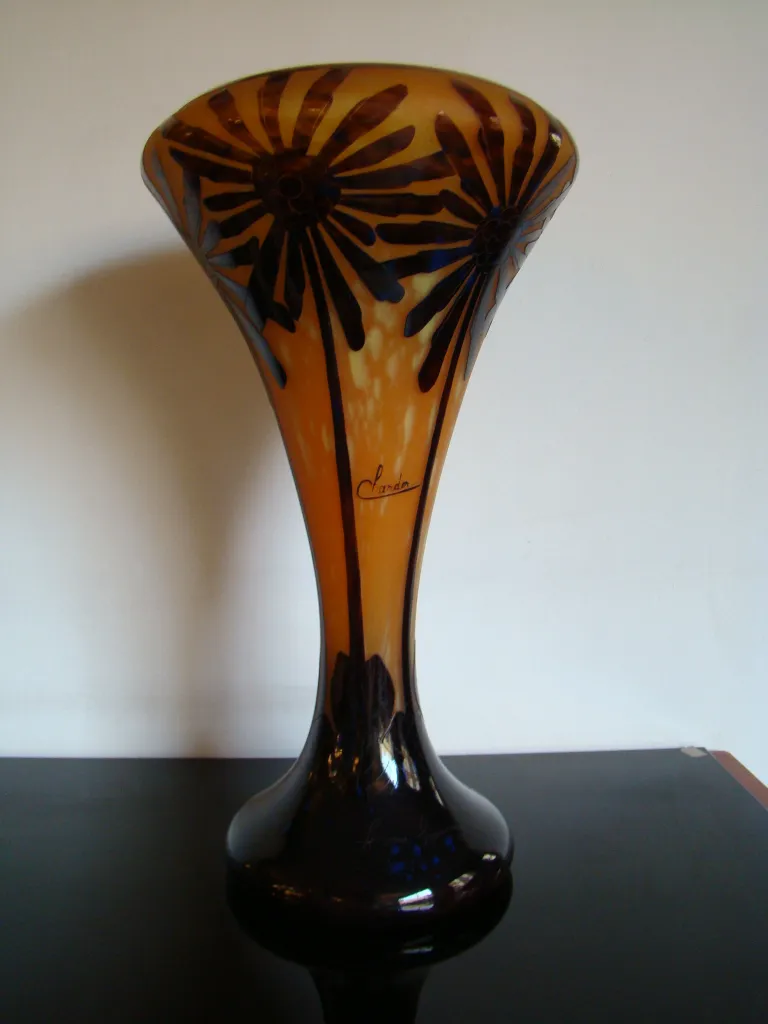 vaso antigo com assinatura charder e design floral