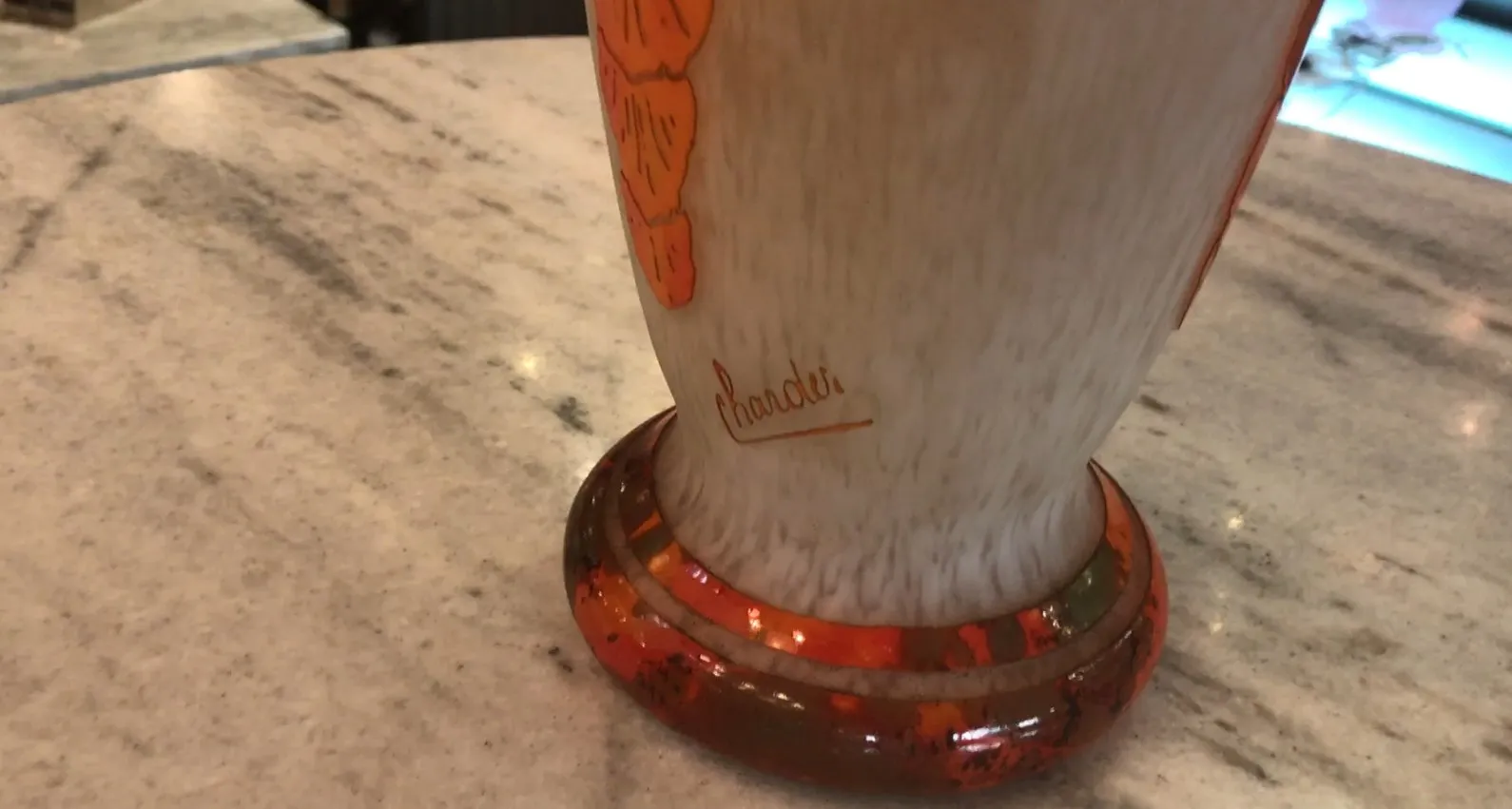 Vetro decorativo firmato da Charder in un ambiente elegante