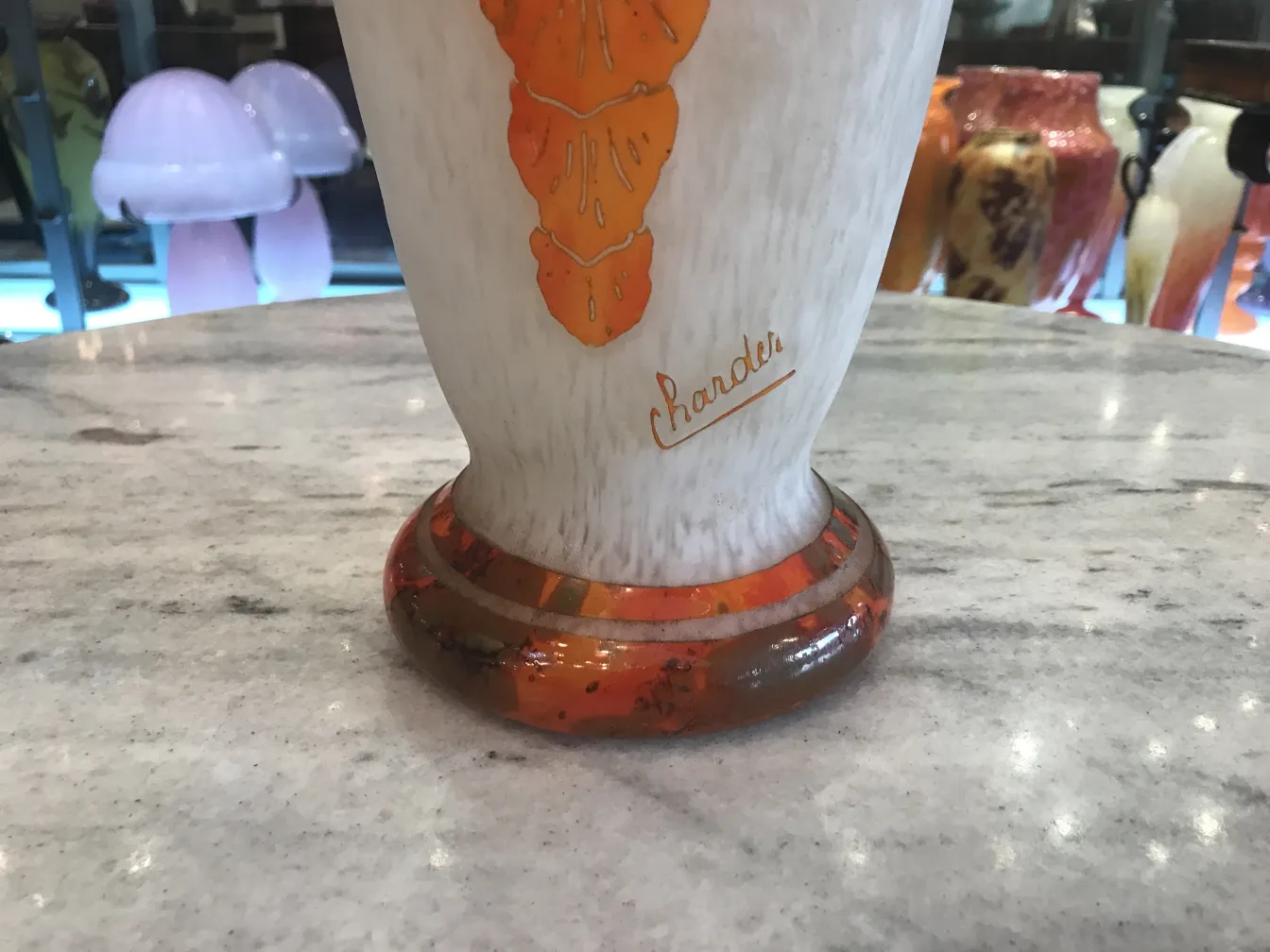 Antikes signiertes Glas Charder mit orangen Details