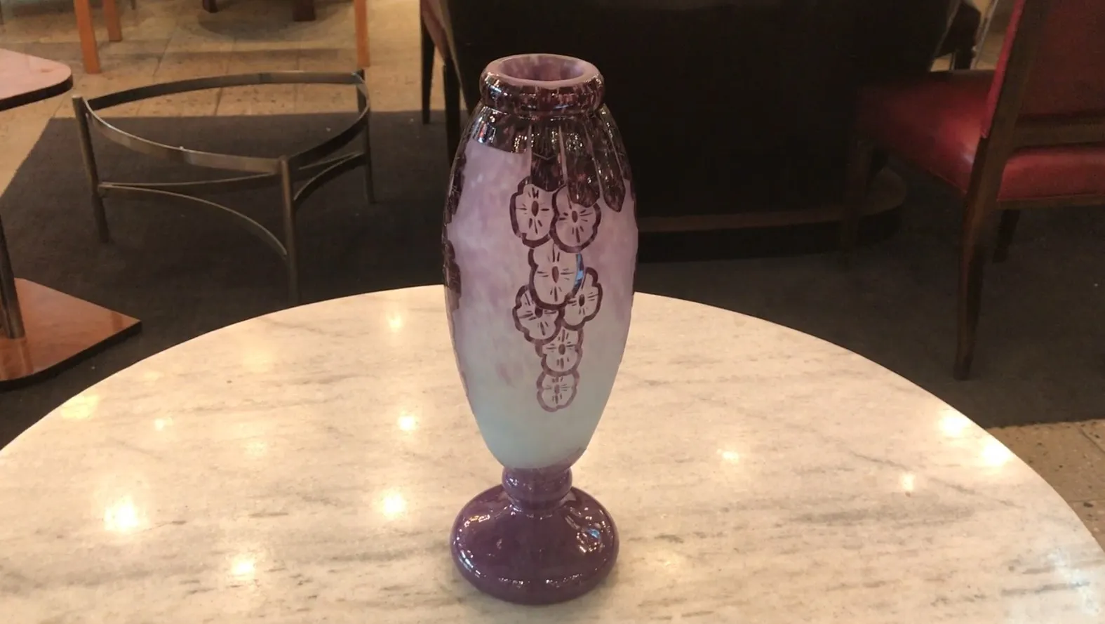 vaso antigo de vidro assinado charder com desenhos florais