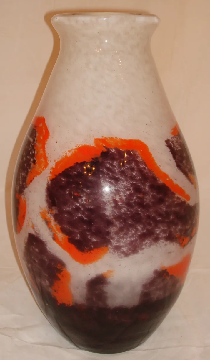 vaso in vetro firmato Degué con decorazione colorata