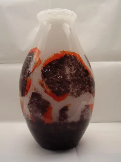 带签名的古董Degué花瓶在黄褐色和浅色调