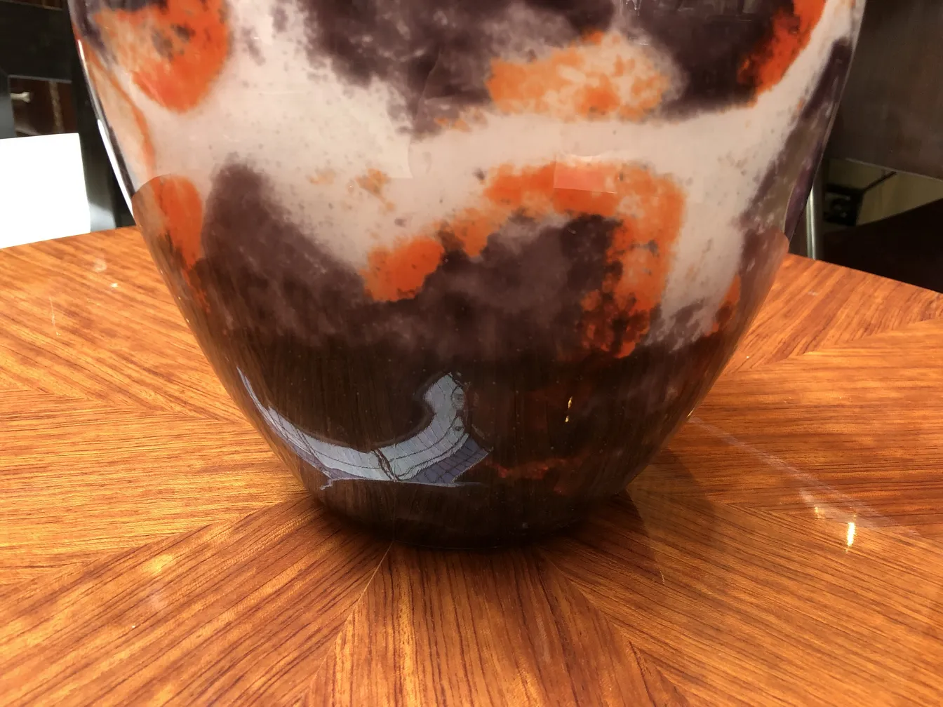 Signed glass Degué with dark and orange tones on an elegant background.