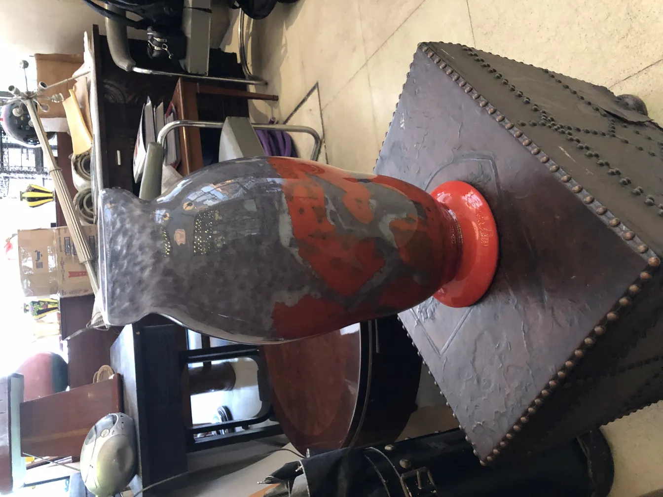 古董玻璃，色彩鲜艳，造型优雅。