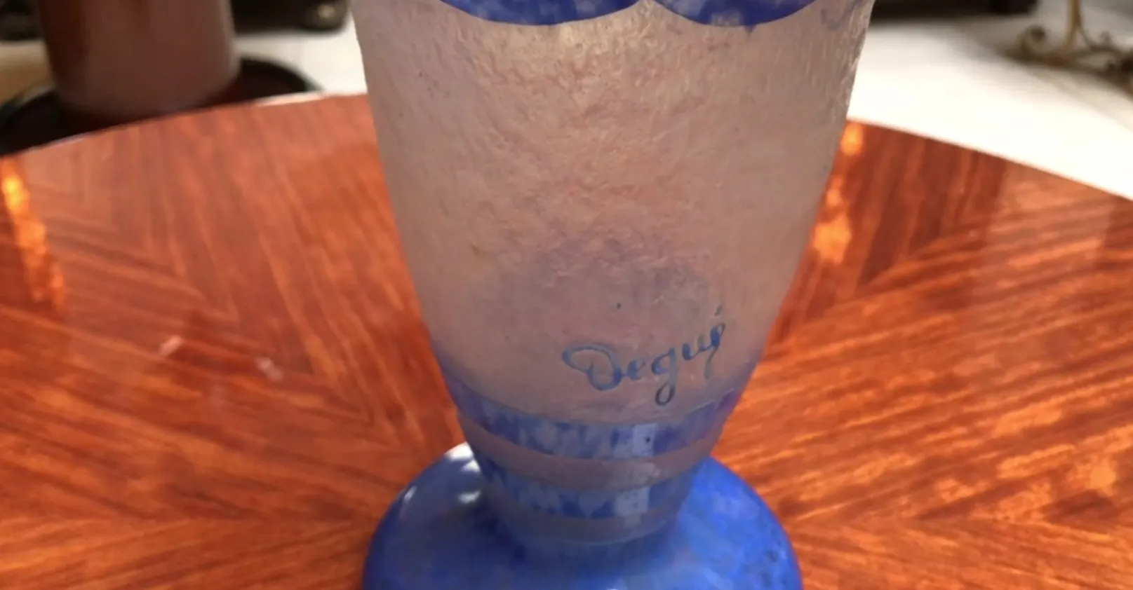 古董签名玻璃 degué 蓝色，可见细节
