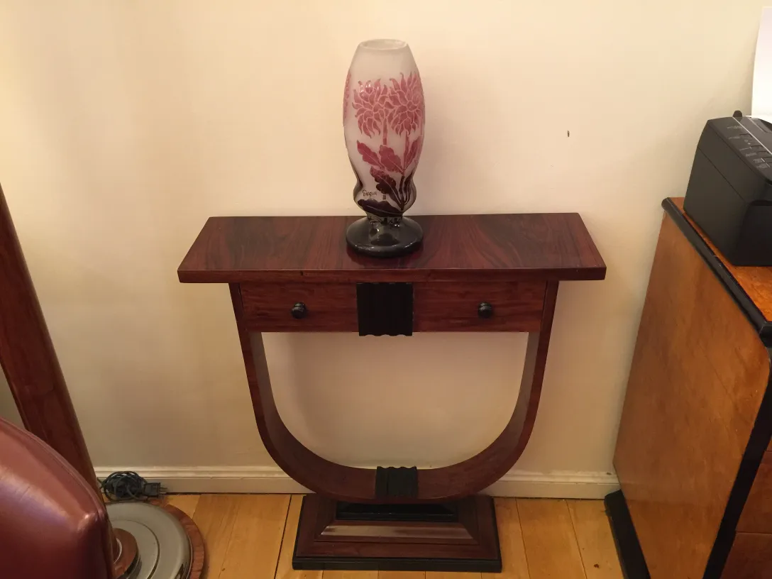 Signed glass by Degué in an antique setting with decorative lamp