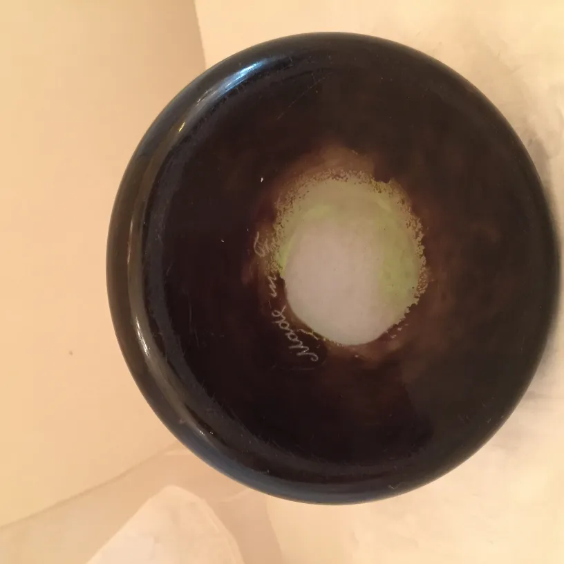 Verre ancien signé Degué de forme ronde et couleurs sombres