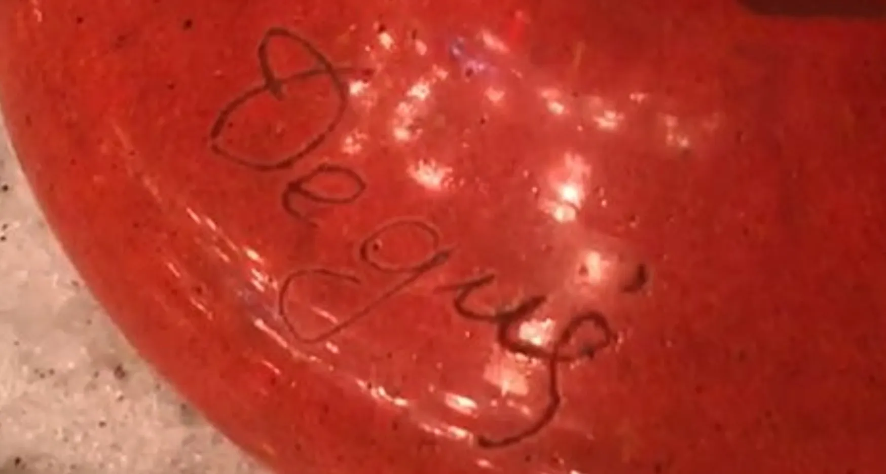 프랑스의 따뜻한 분위기의 Degué 서명이 있는 고전 유리잔.