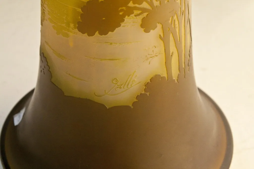 पुराना हस्ताक्षरित कांच gallé में दृश्य