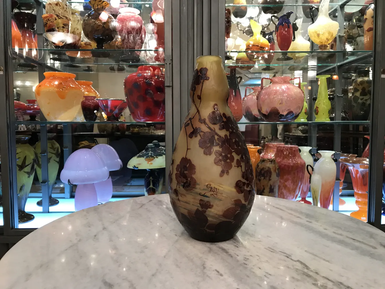 vase ancien en verre signé Gallé avec fleurs