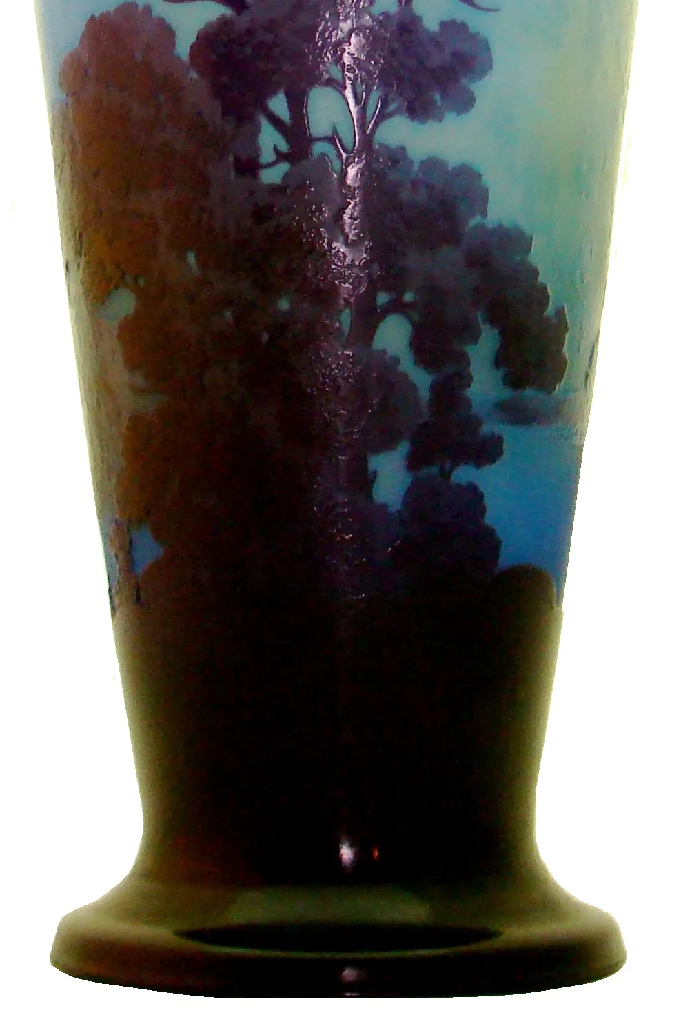 Verre antique signé Gallé avec un motif d'arbre