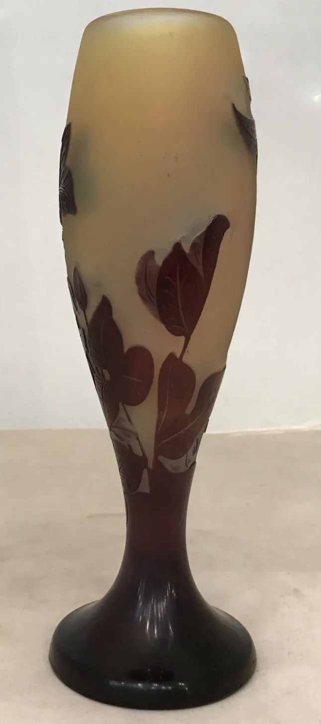 Vetro firmato Gallé con design di foglie e fiori, antiquariato