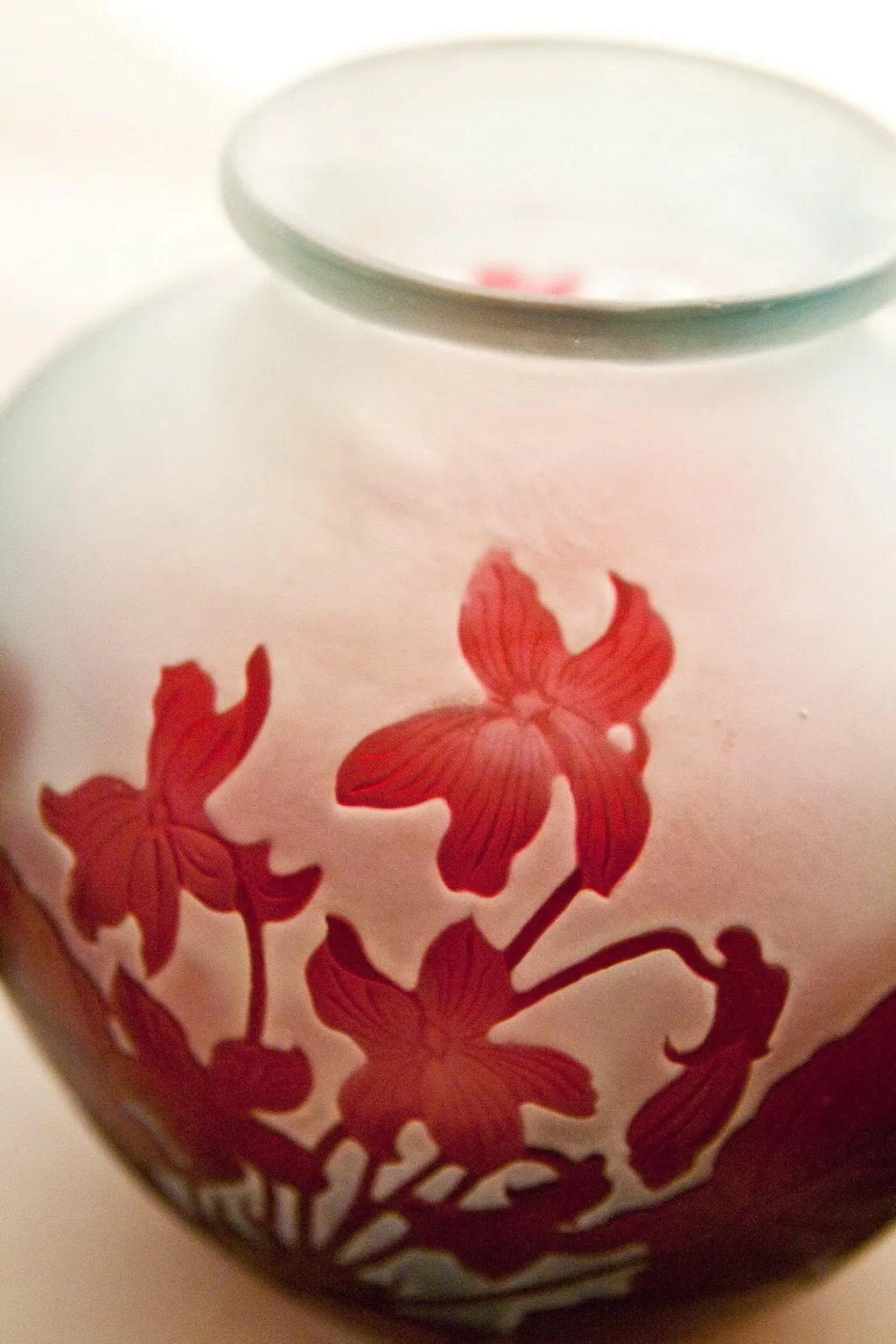 SIGNED GLASS Gallé featuring floral design in red and clear tones.
