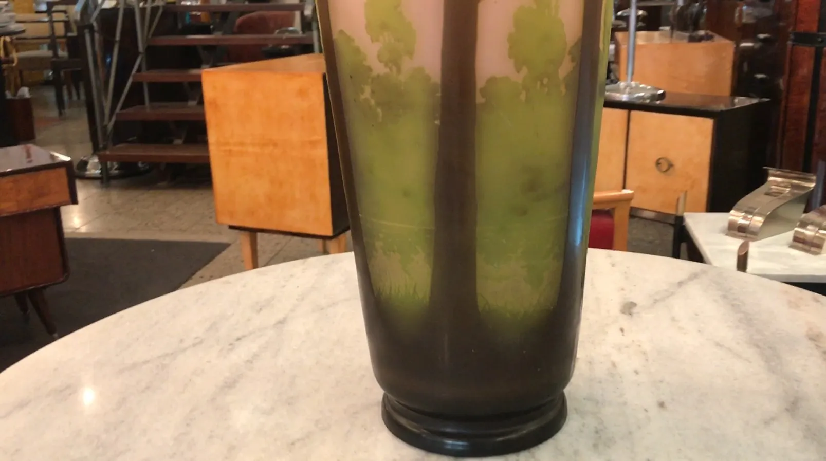 Luxuriöses antikes signiertes Glas von Gallé mit grünen Details