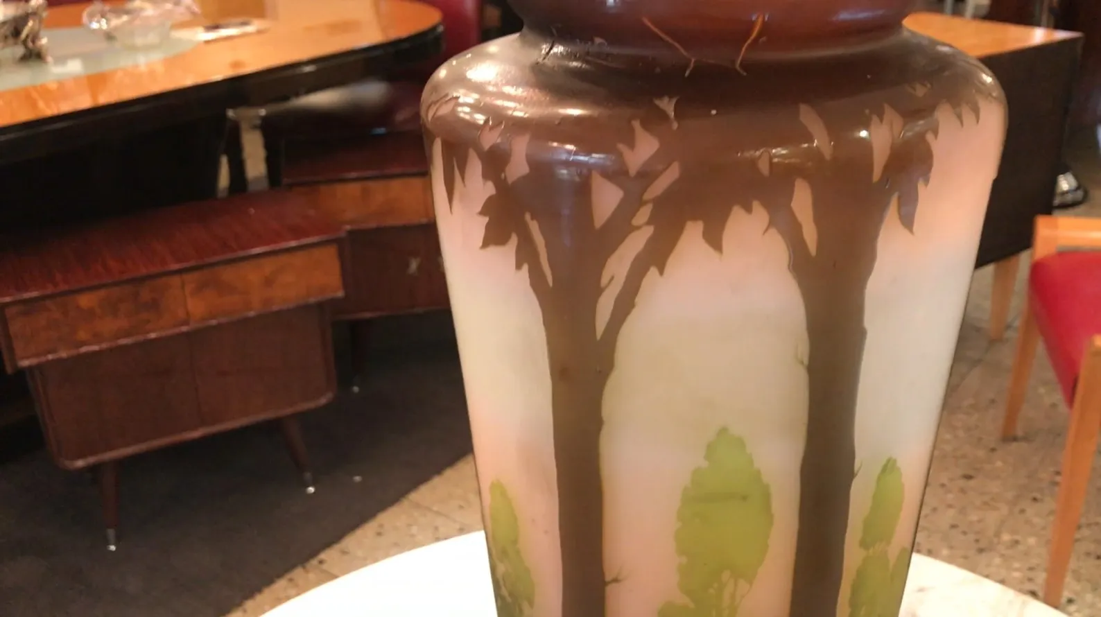 altes signiertes Glas Gallé mit natürlichem Design und sanften Farben