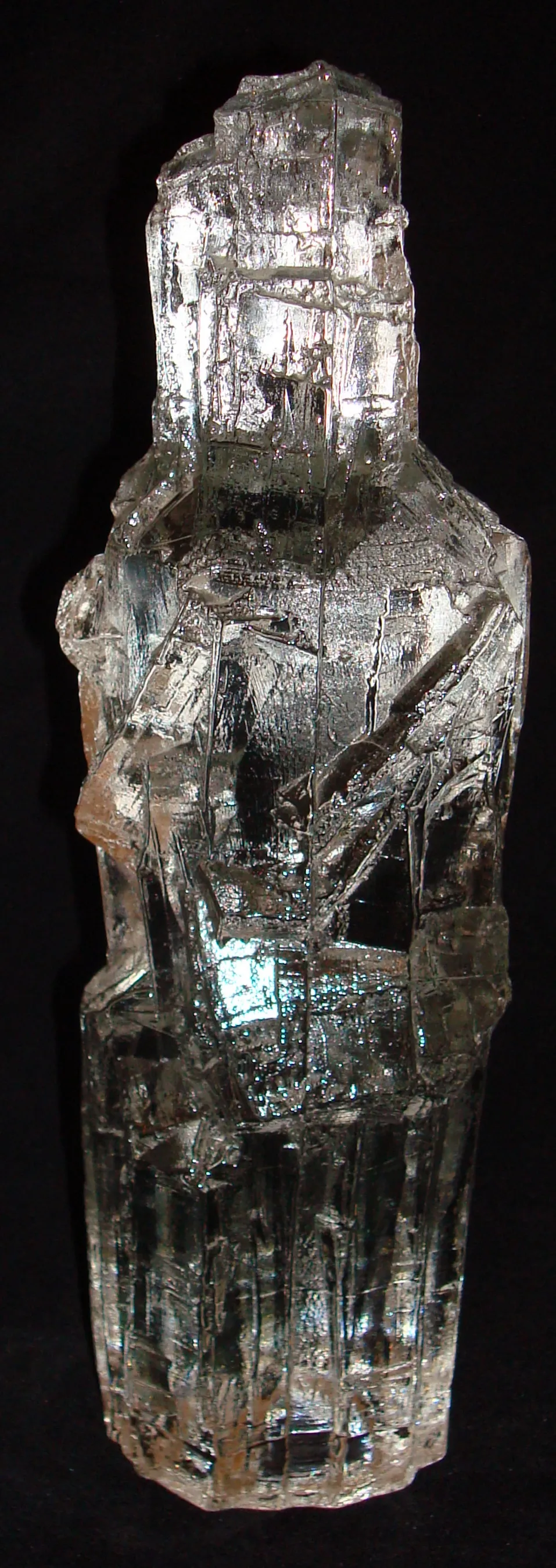 antikes Glas mit sichtbarer Unterschrift