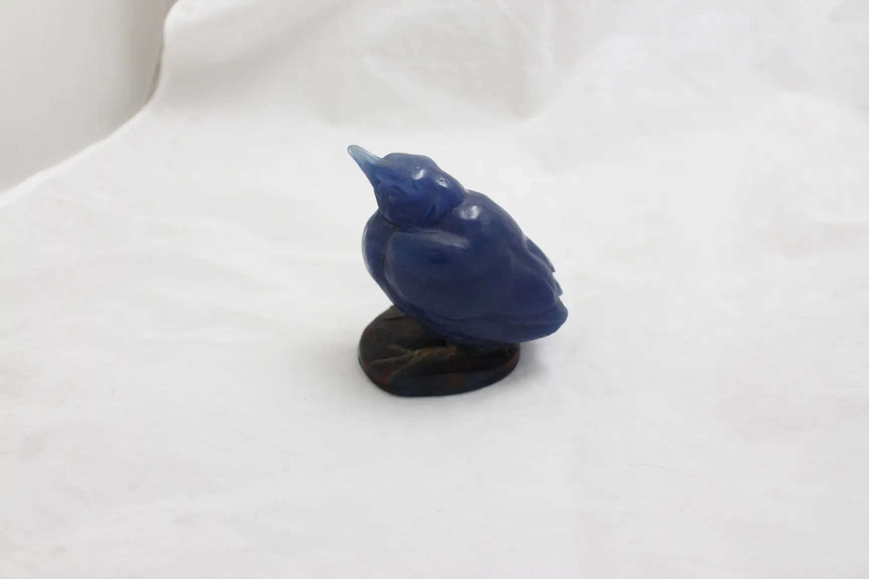 escultura antiga de ave em vidro assinado, cor azul