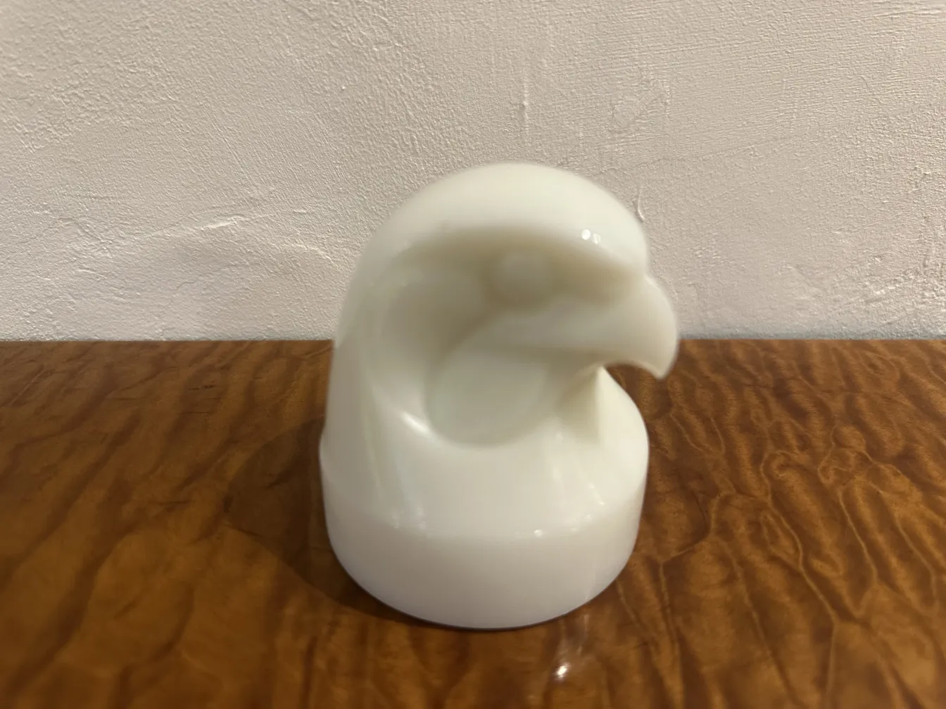 Vetro firmato a forma di aquila, antichità, autenticità