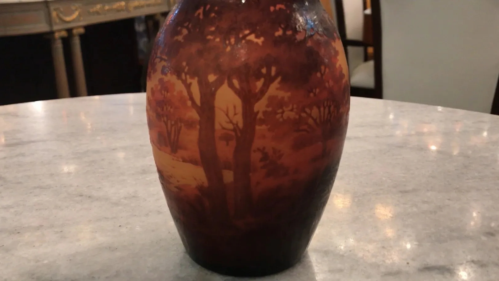 Verre antique signé D'Argental avec motif paysager