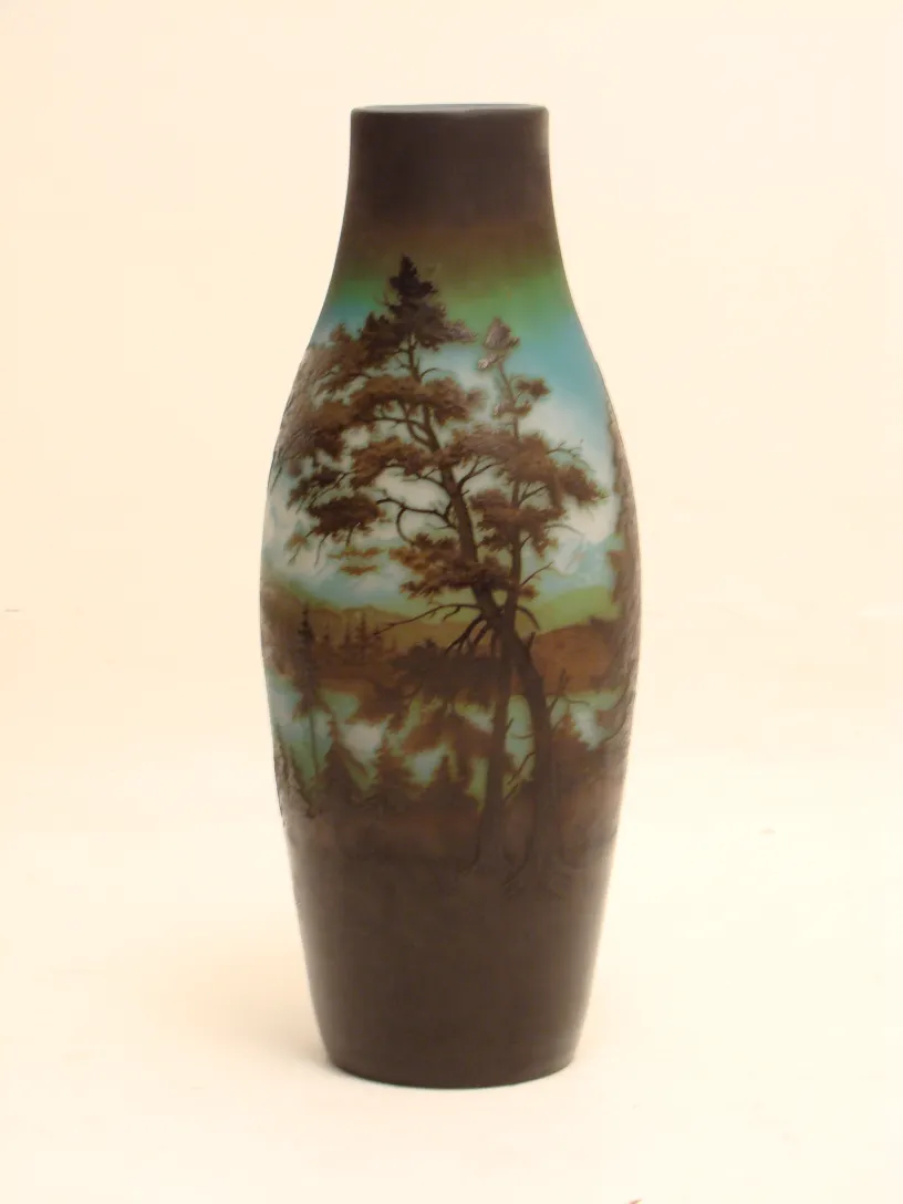 Verre signé D'Argental avec paysage naturel et arbres
