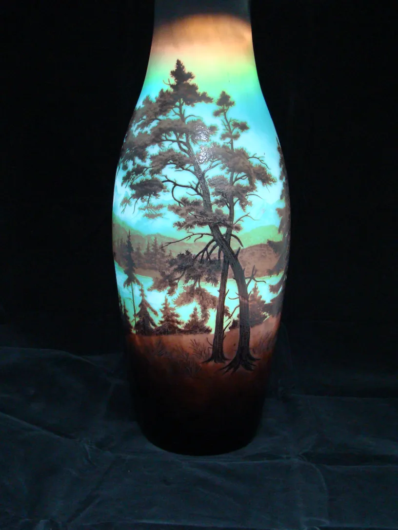 Verre ancien signé d'Argental avec dessinate paysage.