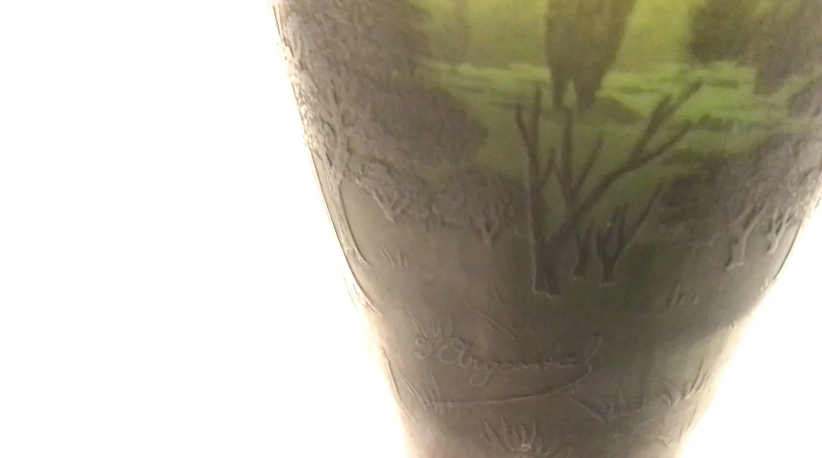 verre ancien avec signature d'argental et paysage en relief
