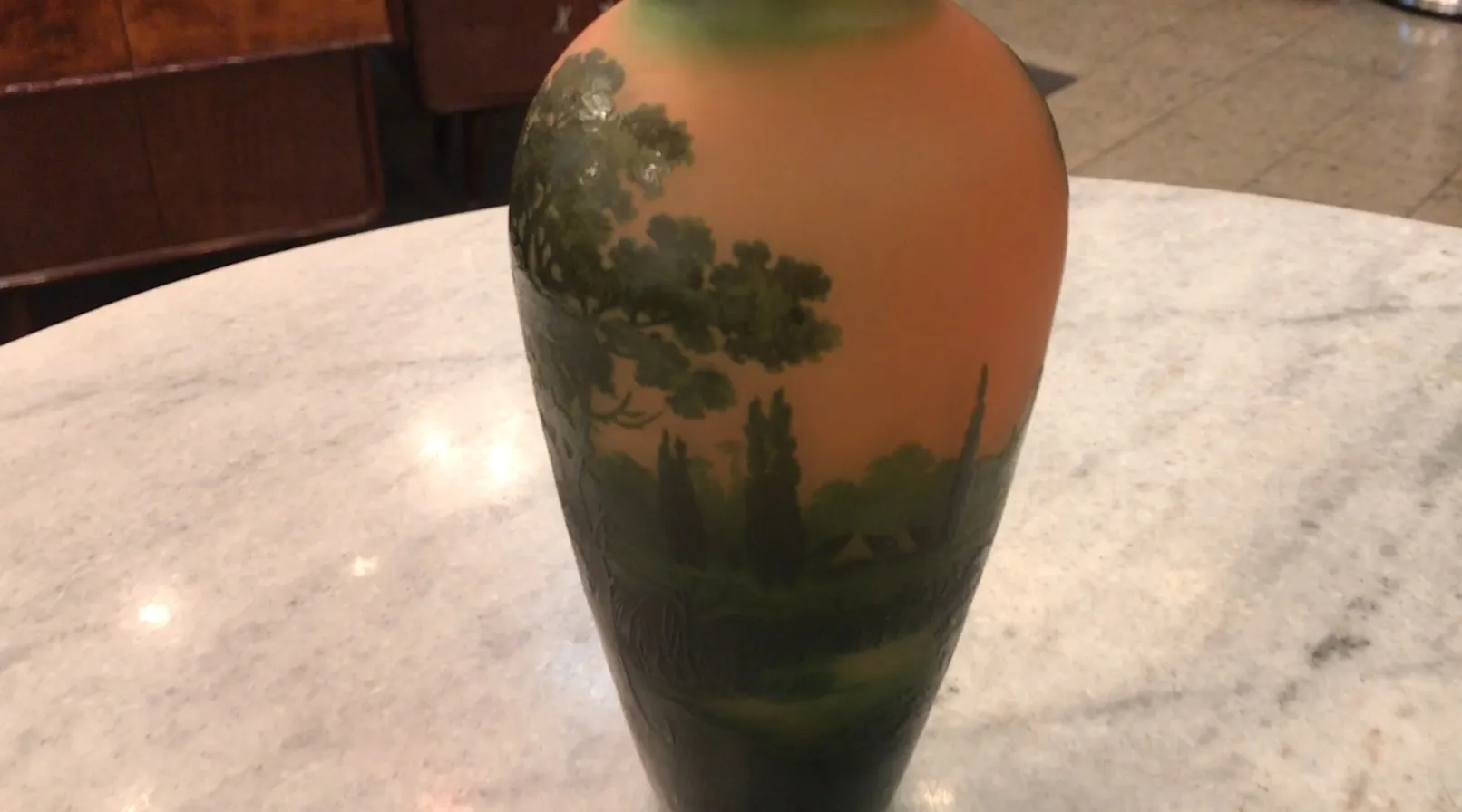 Vaso antico in vetro firmato D'Argental con paesaggio