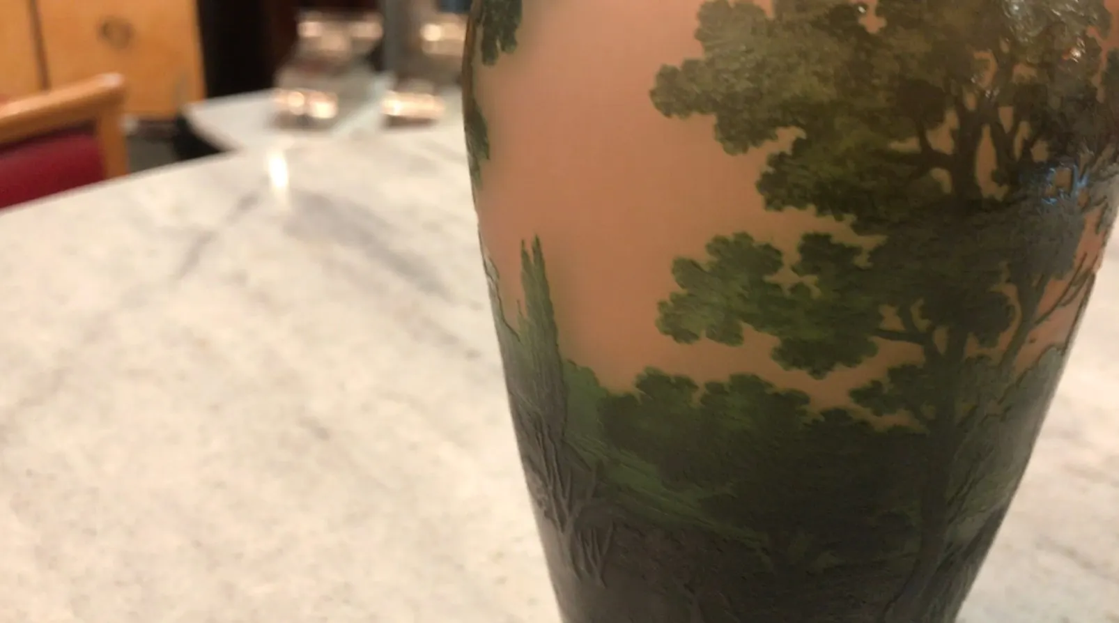 Signiertes Glas D'Argental mit grünem Landschaftsbild, Antiquität