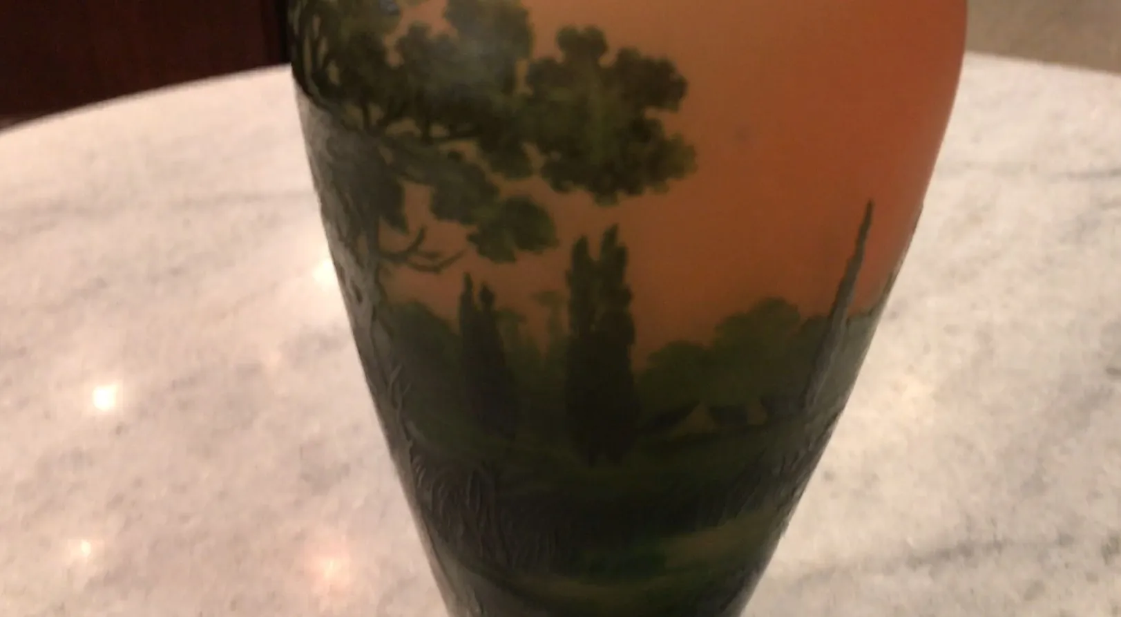 Vidro assinado D'Argental com um cenário pintado, antiguidade.