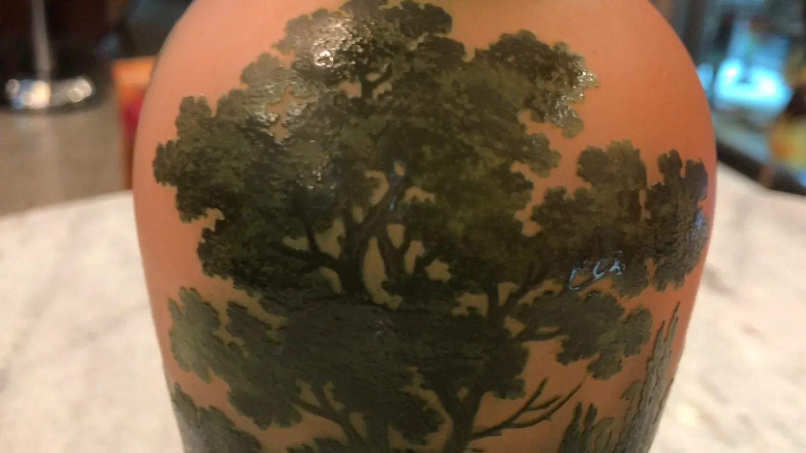 vidro assinado d'argental com desenho de paisagem verde