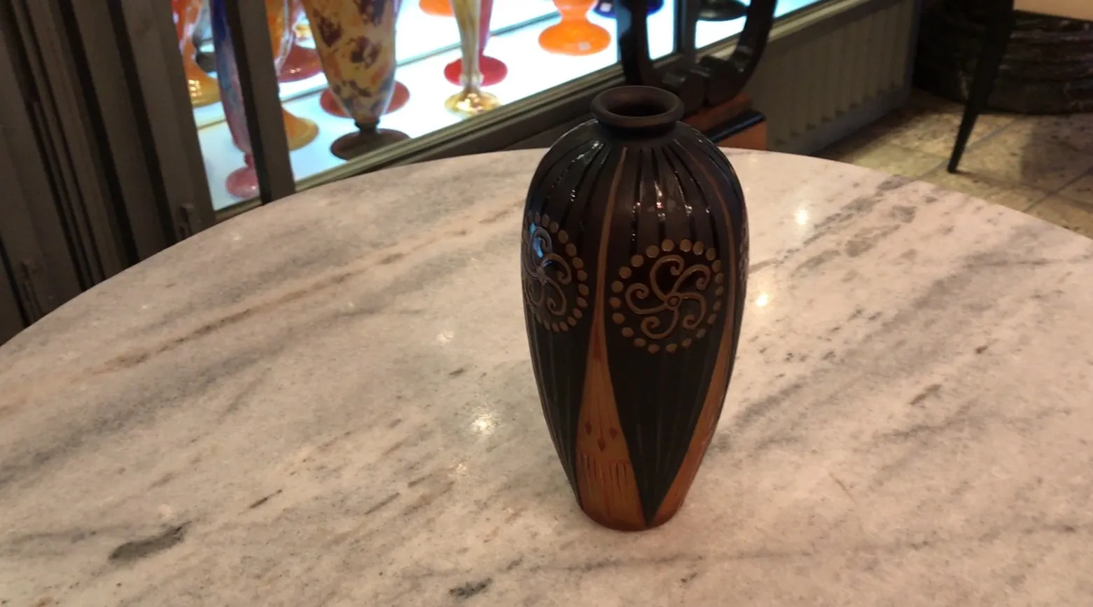 Vaso antigo de vidro assinado D'Argental com design decorativo