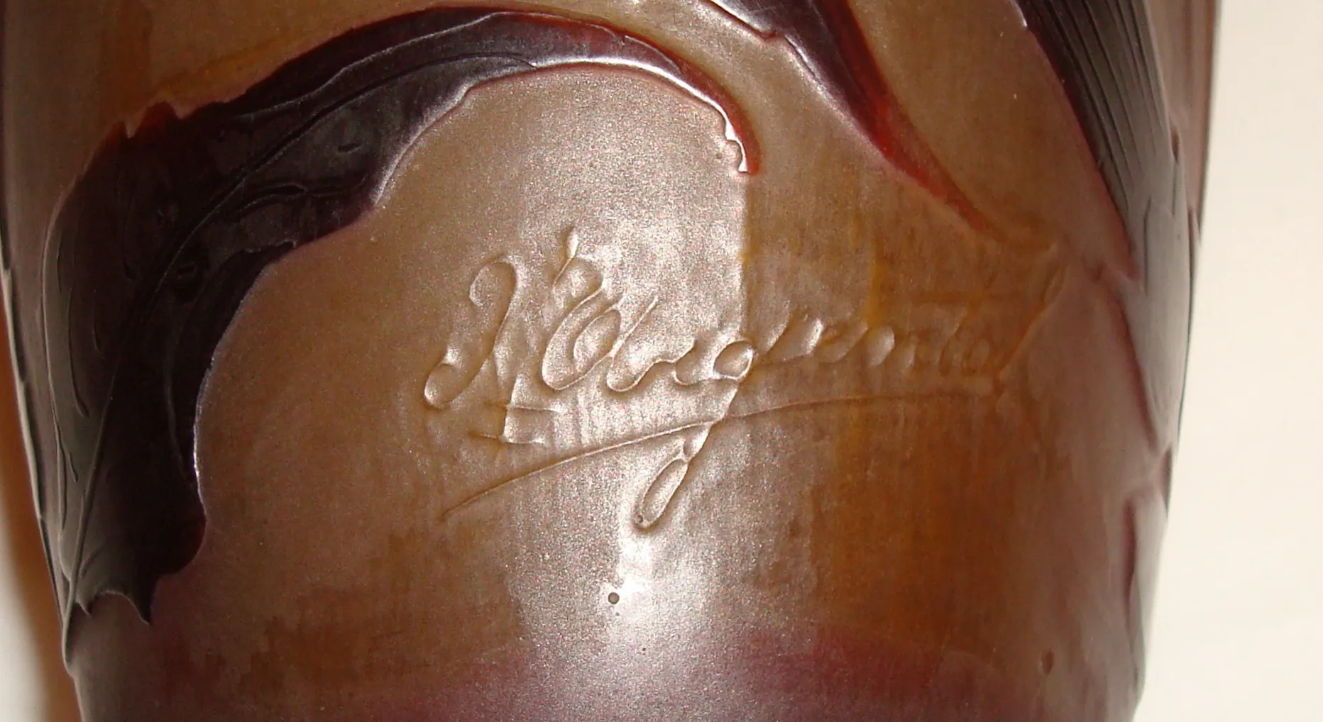 verre signé d'argental avec détail d'inscription visible