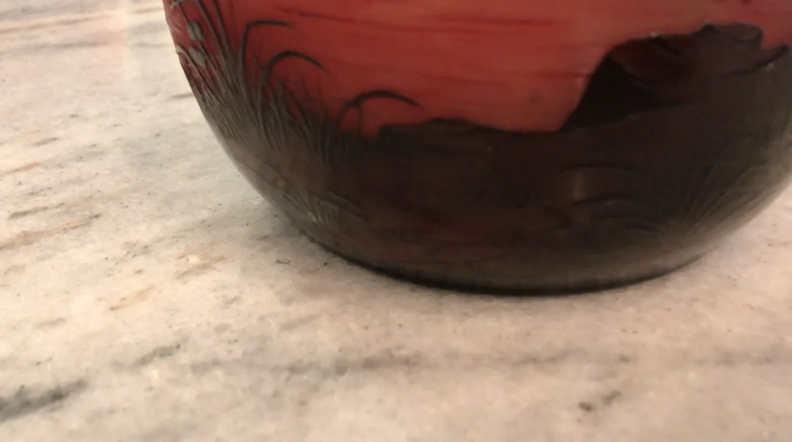 Signiertes Glas D'Argental mit dekorativen Mustern, Antiquität.