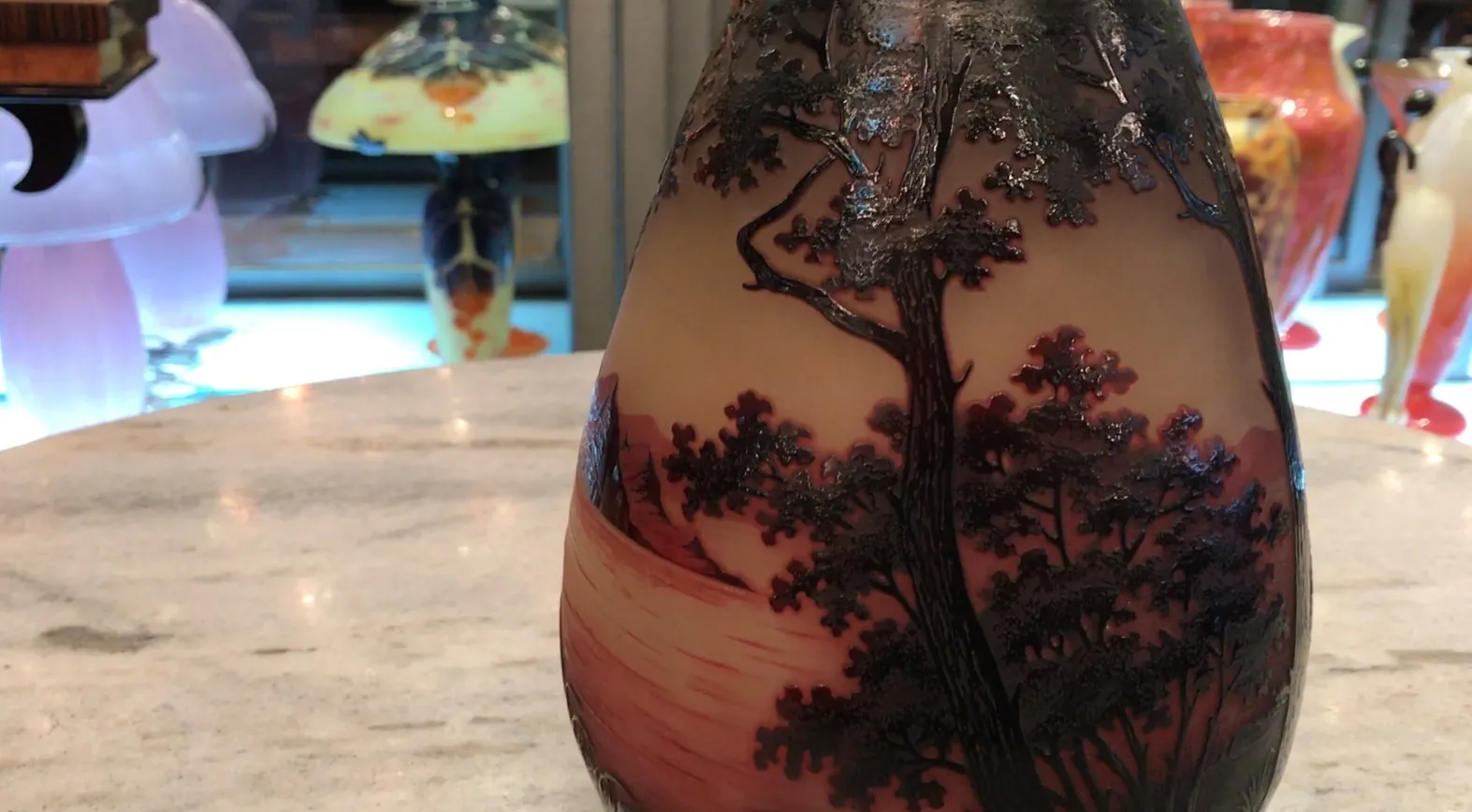 古董签名玻璃 D'Argental 带浮雕景观