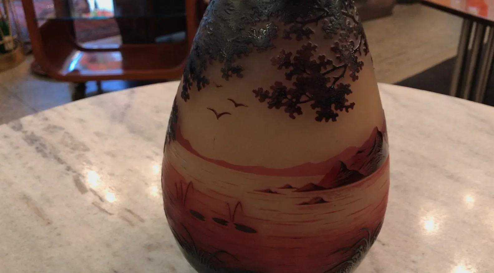 古董签名玻璃D'Argental，带有温暖的风景。